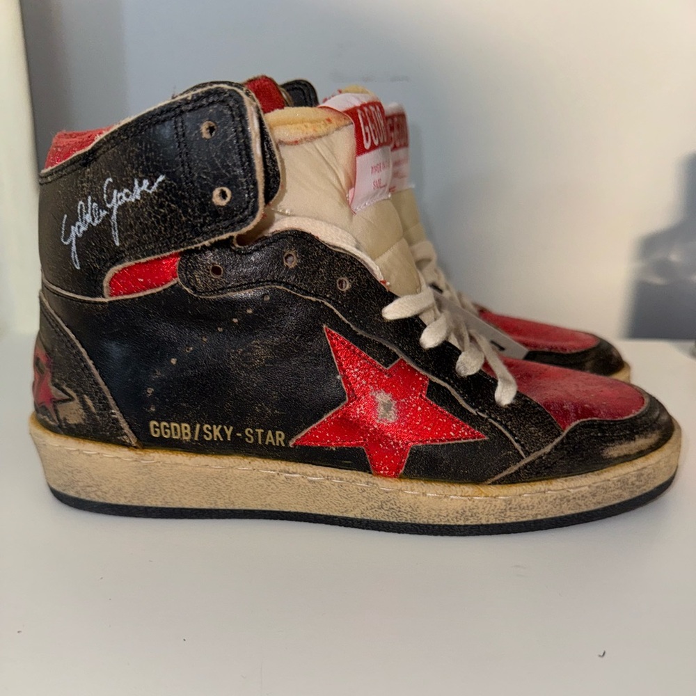 Golden Goose Women's Sky-Star in black glossy leather with red star NWOB